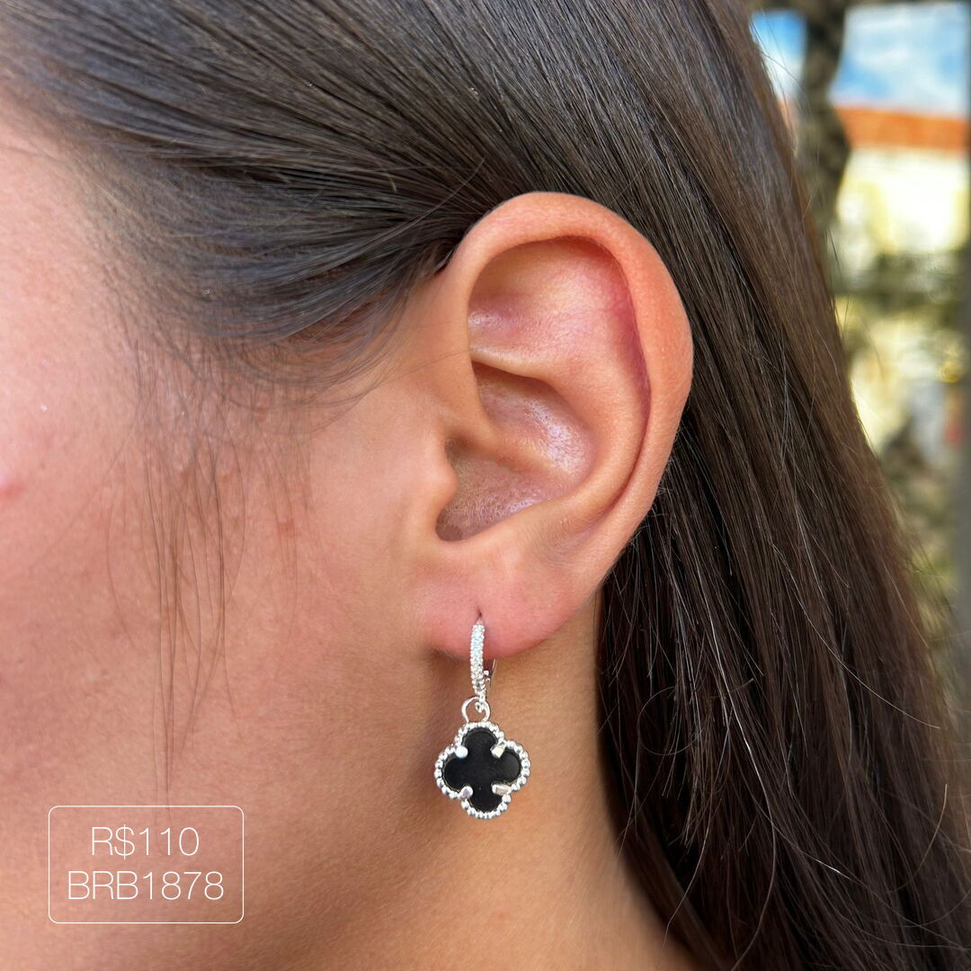 Brinco Cravejado Pendurado V@n Cleef Preto Prateado